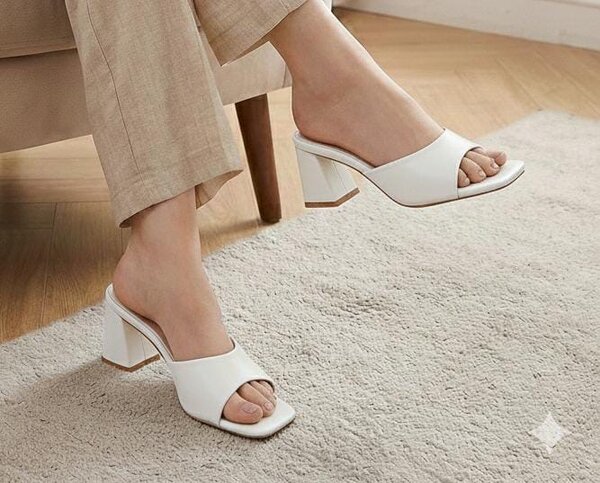 Mules à talons blancs élégants