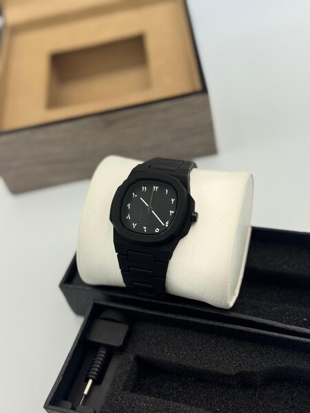 Montre élégante minimaliste