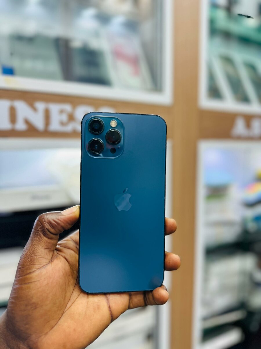 iPhone 12 Pro Max Bleu