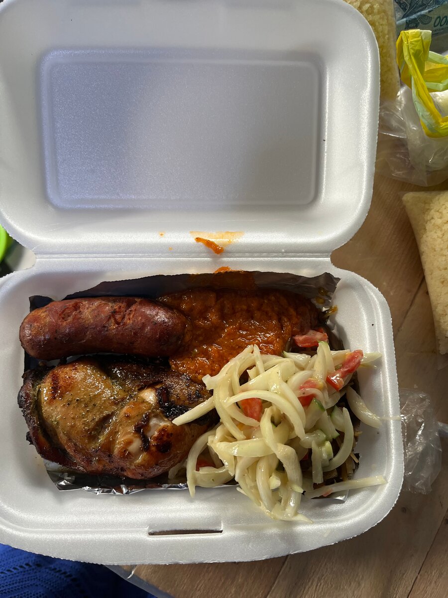 Attieké + poulet + saucisson