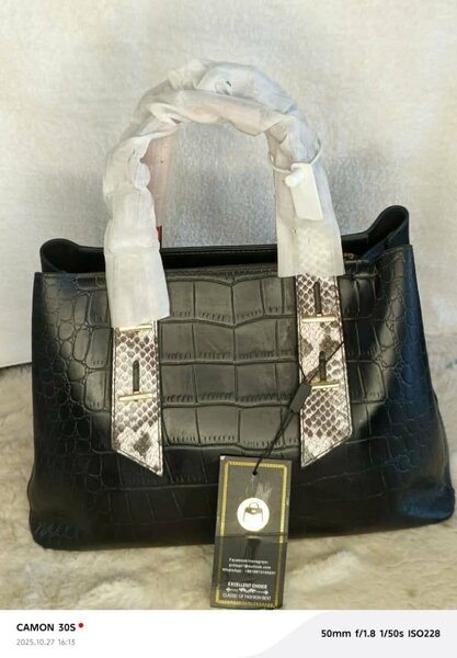 Sac à main en cuir noir élégant