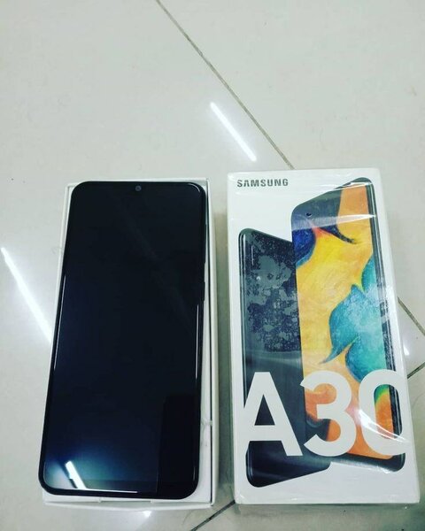 Samsung Galaxy A30 Smartphone