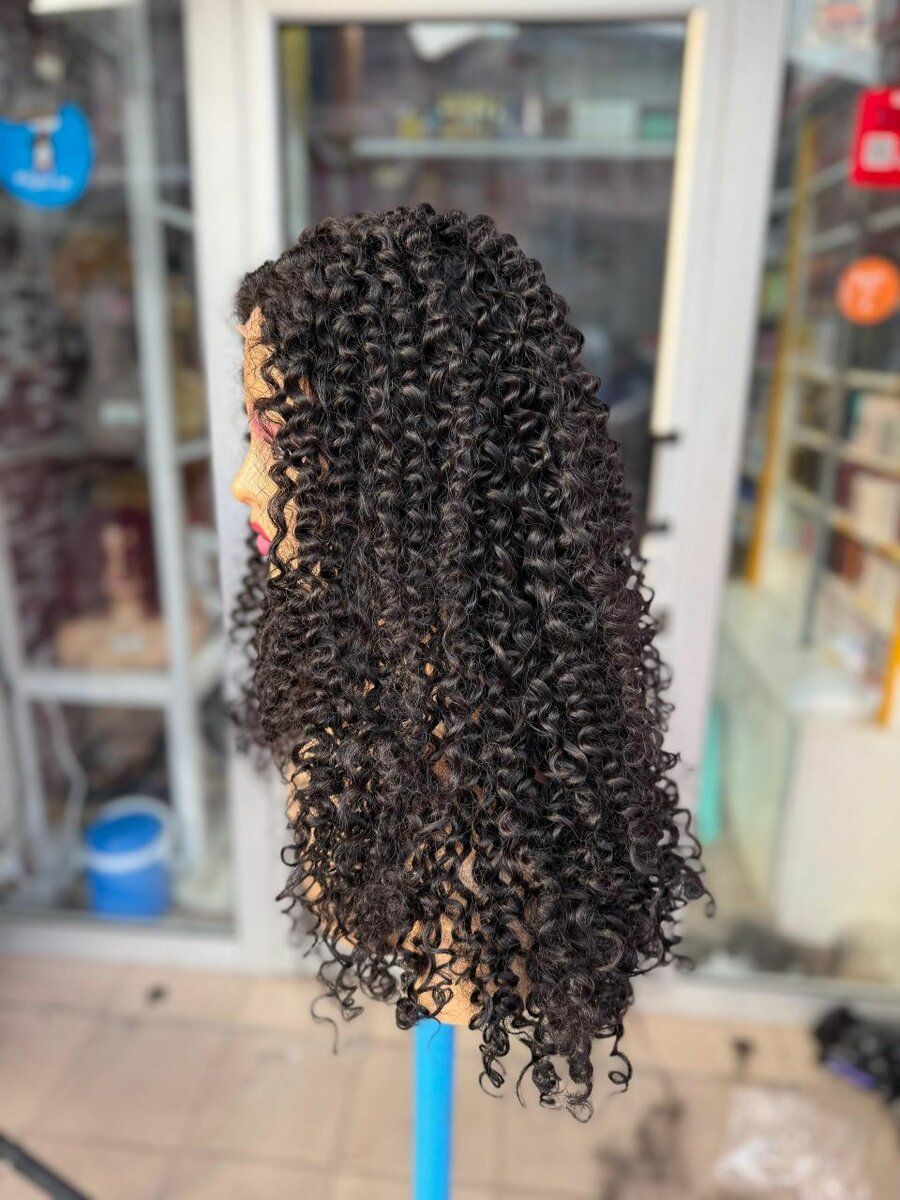 Perruque Bouclée en Dentelle