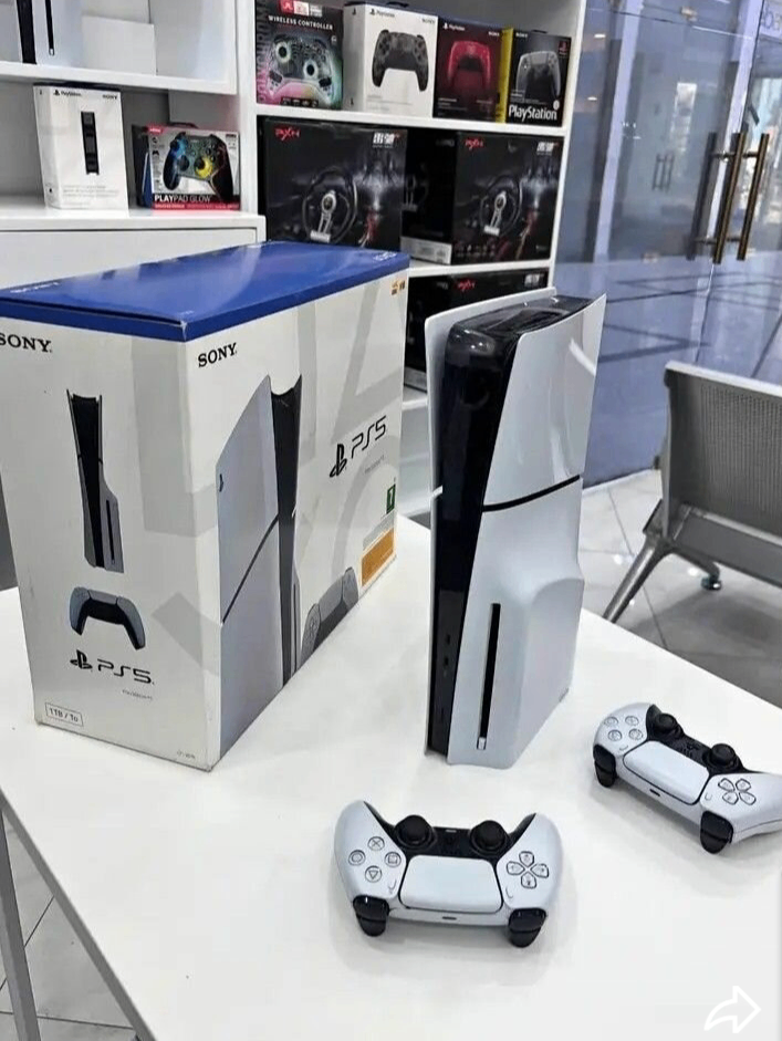 Console Sony PS5 avec manettes