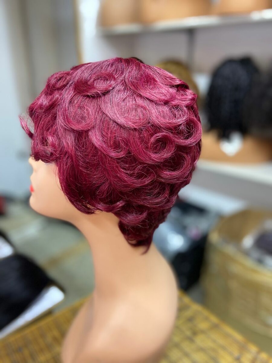 Perruque Bouclée Rouge Élégante