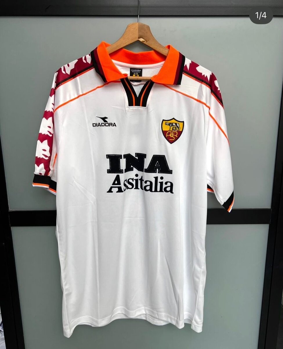 Maillot de foot vintage AS Roma, Manchester United, PSG