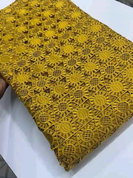 Tissu dentelle jaune éclatant