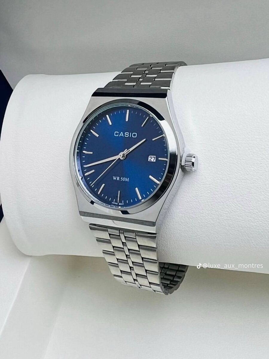 Montre Casio en acier argenté