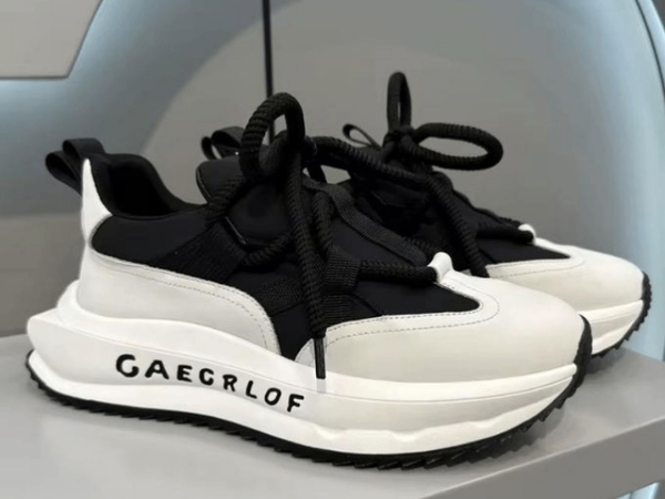 Baskets Noires et Blanches