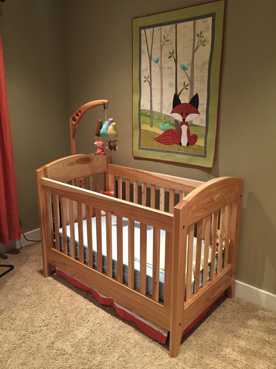 Lit bébé en bois élégant