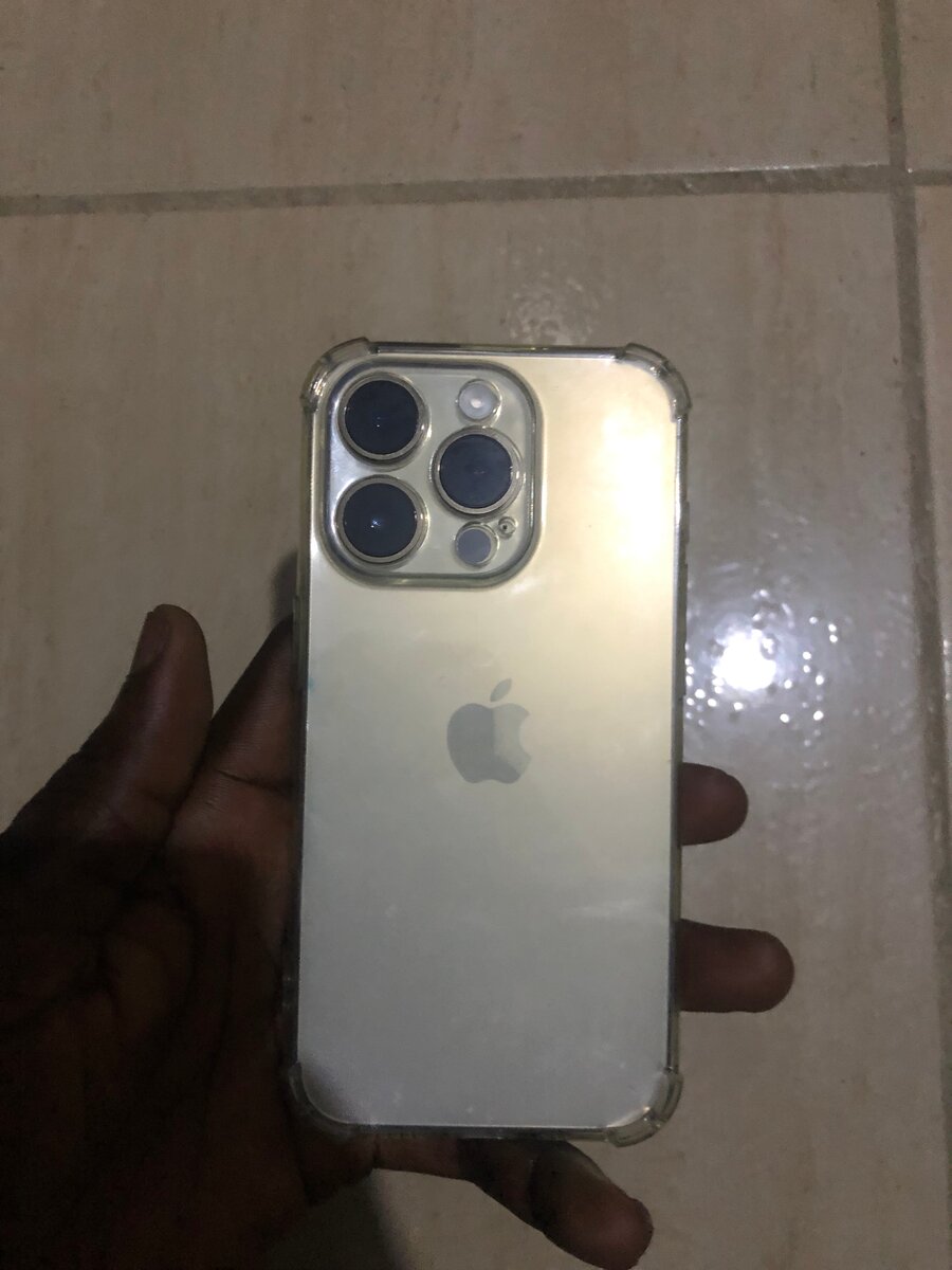 Coque transparente iPhone 14