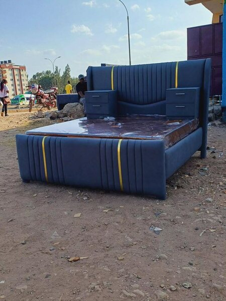 Lit double en cuir moderne