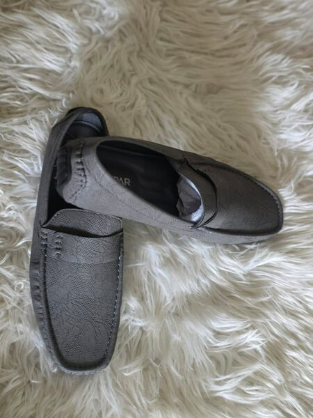 Mocassins Gris Élégants pour Hommes