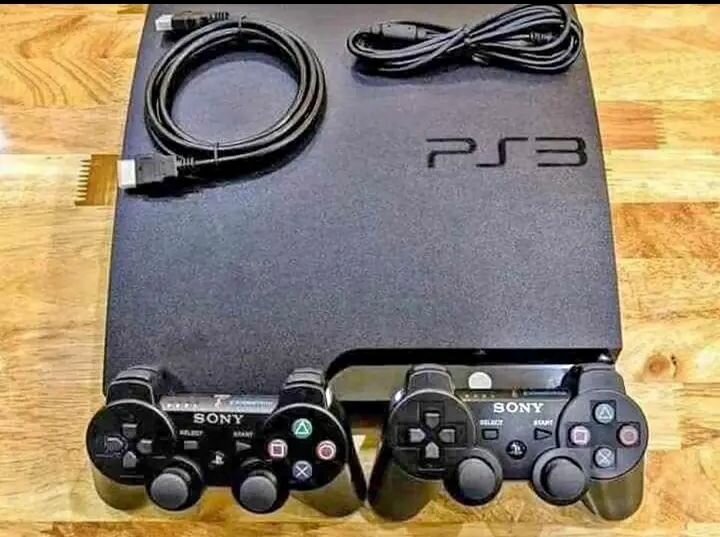 Console Sony PS3 avec Manettes