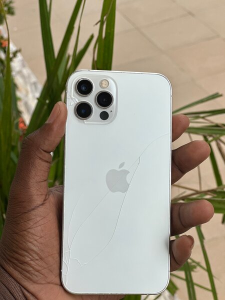 iPhone fissuré à vendre