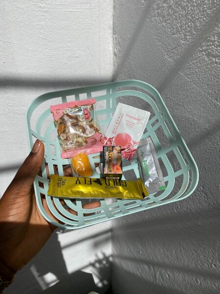 Panier de confiseries variées