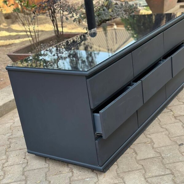 Commode moderne avec miroir