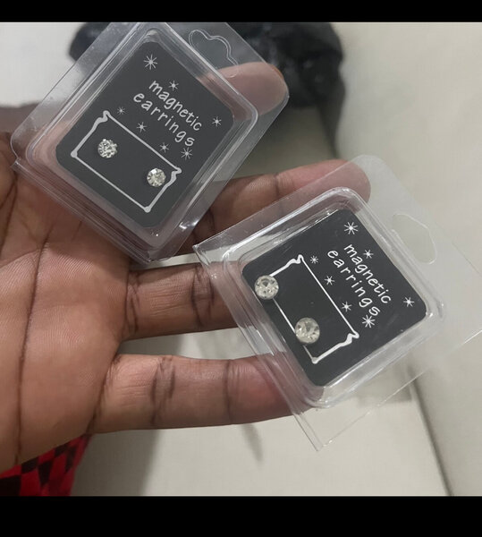 Boucles d'oreilles magnétiques élégantes