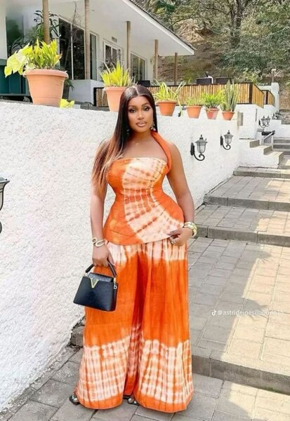 Robe élégante tie-dye