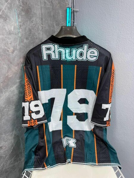 Maillots de sport stylés