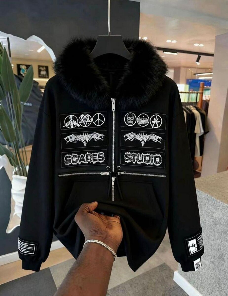 Veste Noire à Capuche Fourrure