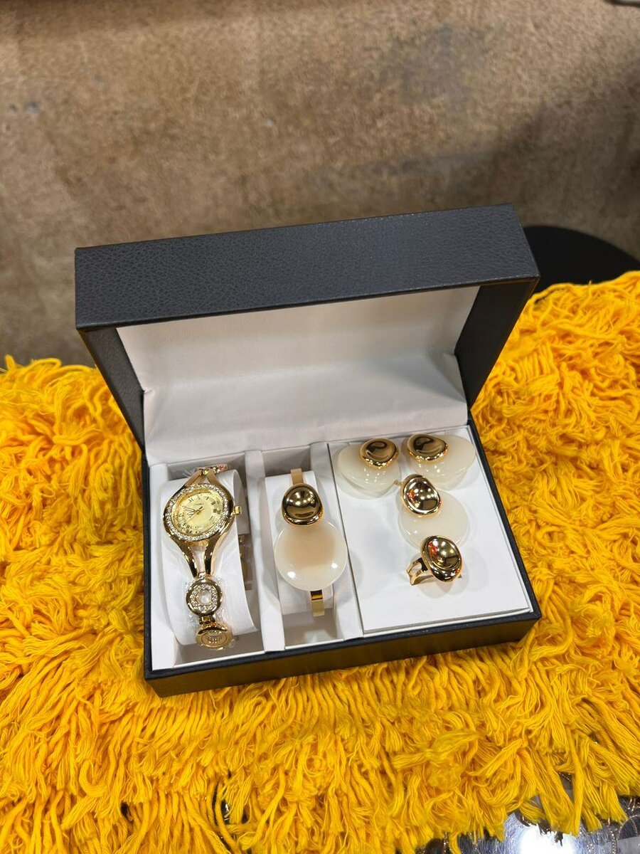 Ensemble Montre et Bijoux Élégant