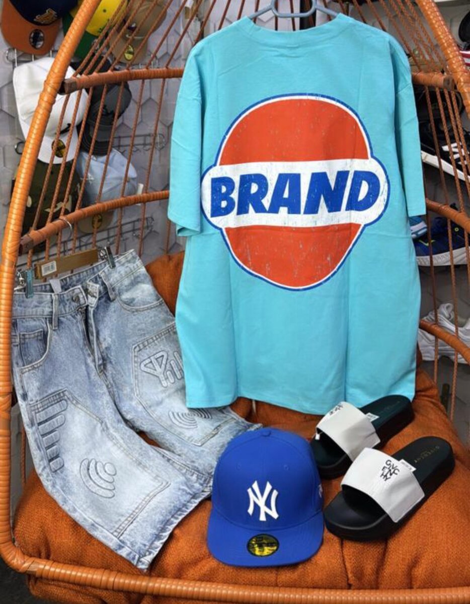 T-shirt graphique bleu tendance