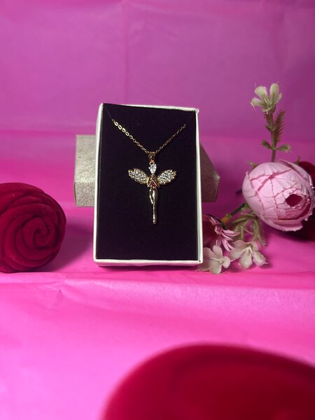 Collier en or avec pendentif ballerine