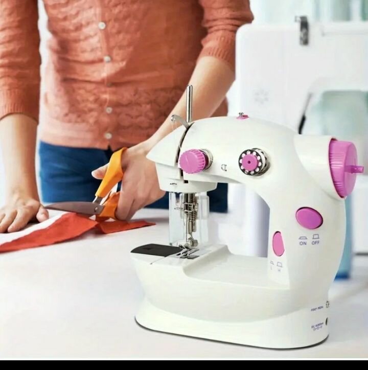 Machine à coudre compacte