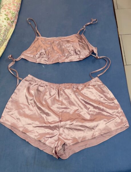 Pyjama en satin rose femme