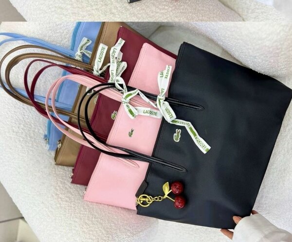 Sacs à main élégants Lacoste