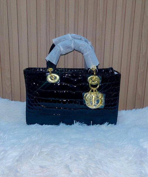 Sac à main croco verni