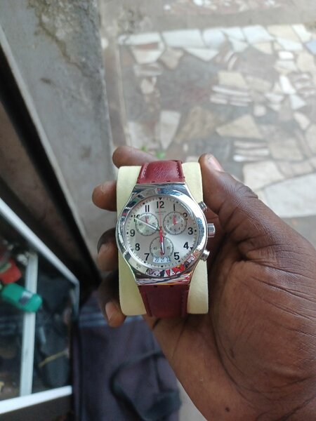 SWATCH Chrono Cuir Rouge