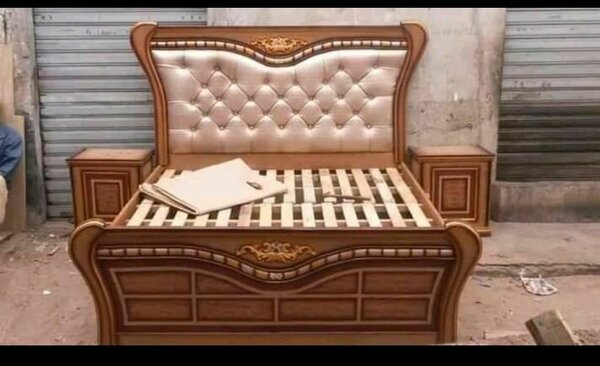 Lit élégant en bois massif