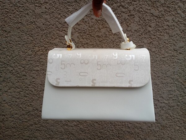 Sac à main élégant blanc