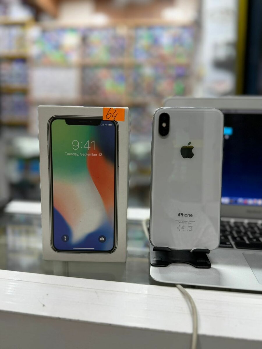 iPhone X 64Go avec Carton