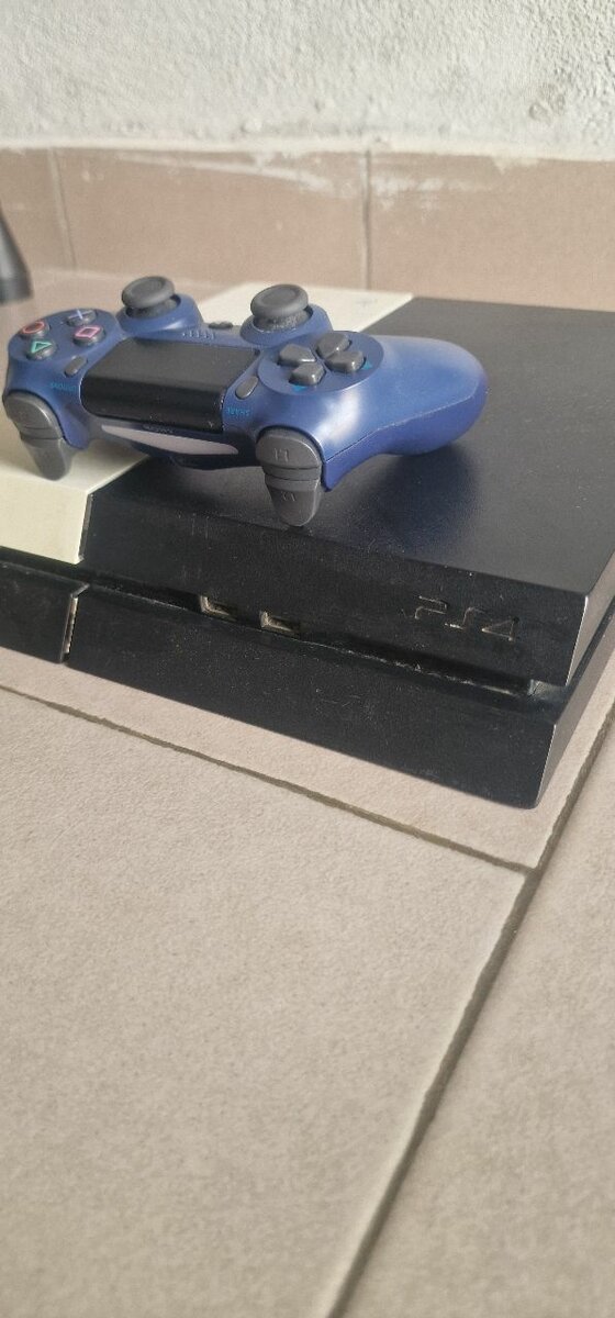 Console PS4 avec Manette