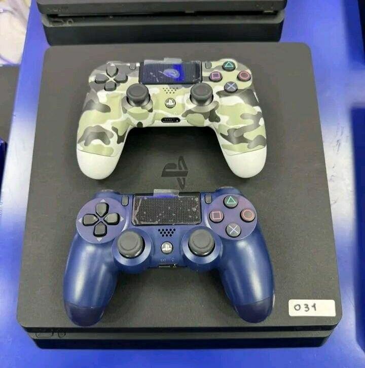 PlayStation 4 avec manette camouflage