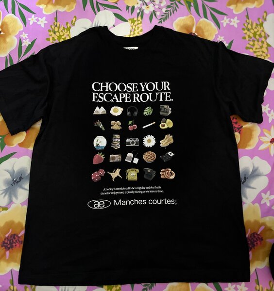 T-shirt "Choose Your Escape"