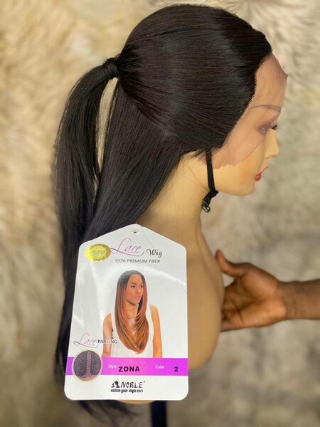 Perruque en dentelle noire