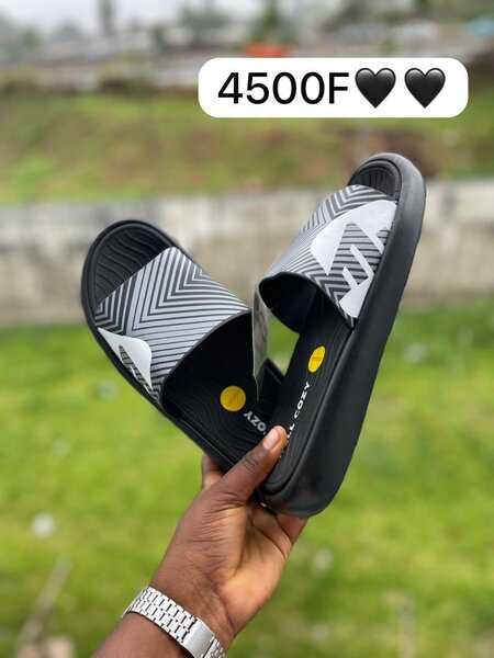 Claquettes confort homme