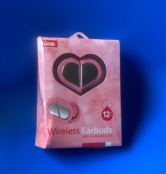 Écouteurs sans fil rose avec boîtier