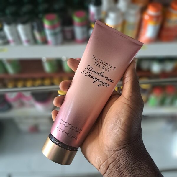 Lotion Fraise & Champagne 236ml