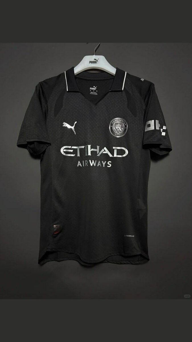 Maillot de football noir Puma