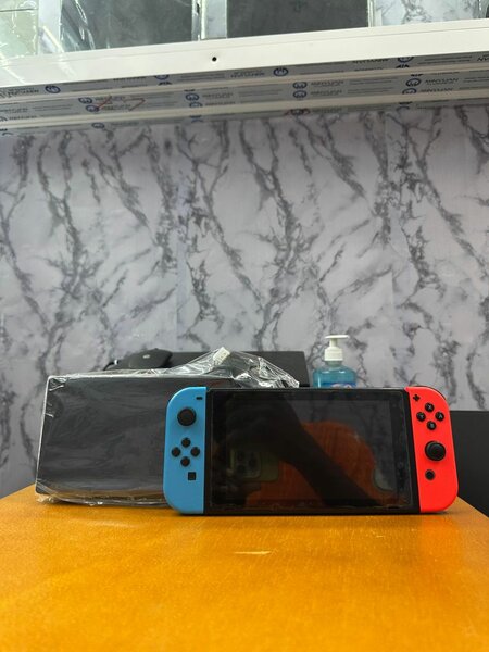 NINTENDO SWITCH CRAQUÉE