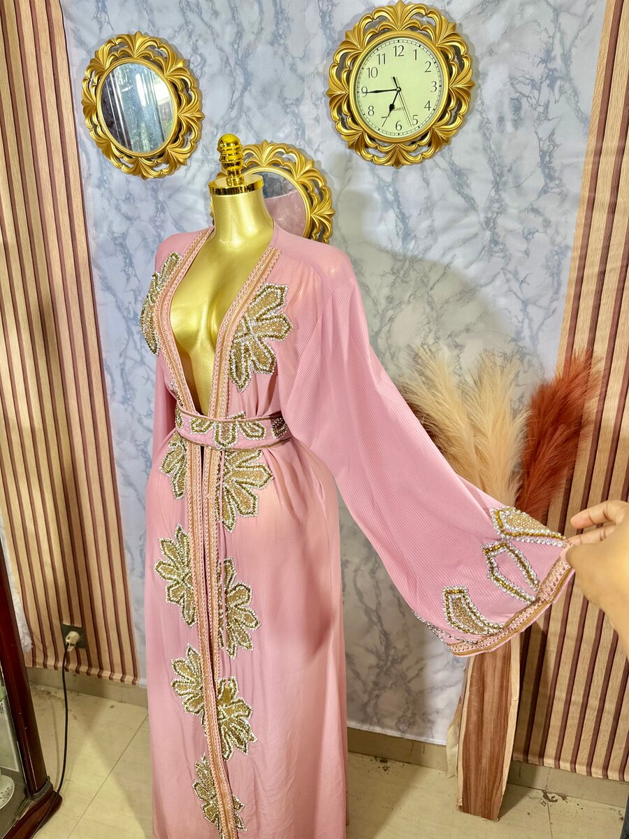 Caftan Rose Élégant Brodé