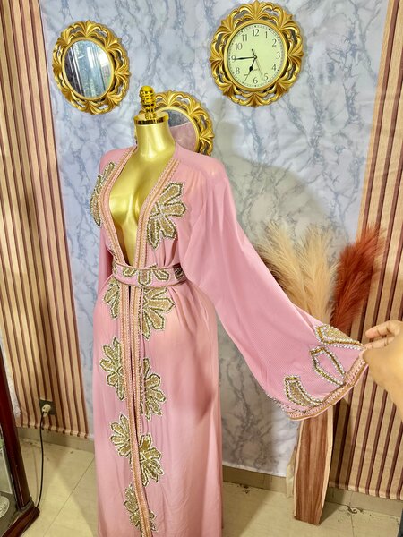 Caftan Rose Élégant Brodé