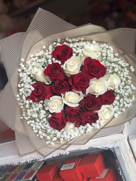 Bouquet de Roses Rouge et Blanche