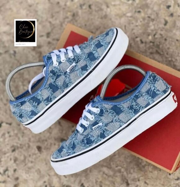 Baskets en jean imprimé floral