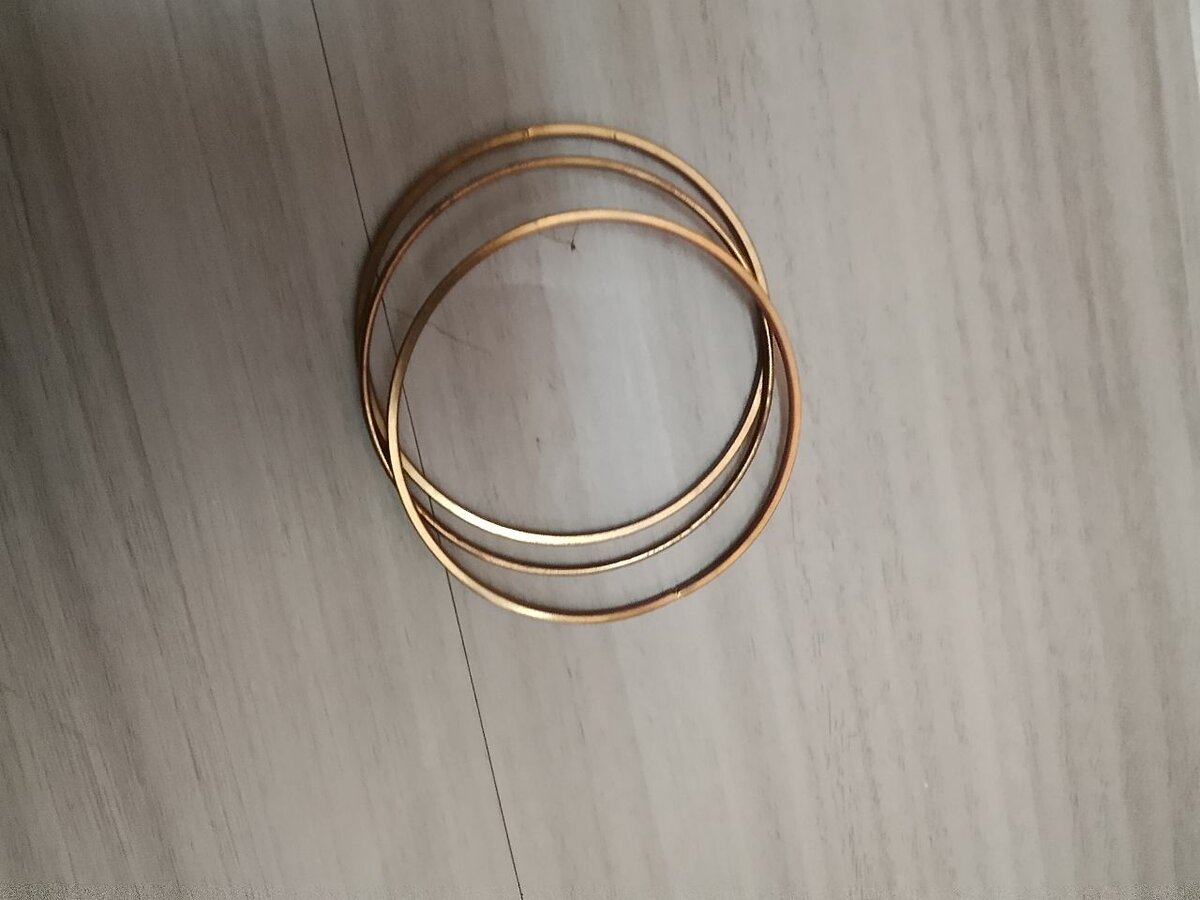 Bracelets en métal doré